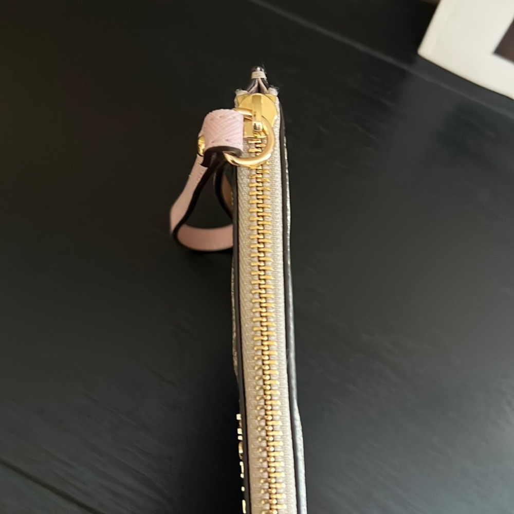 👜 Michael Kors Large Zip Clutch Wristlet 👜 - Picture 6 of 7